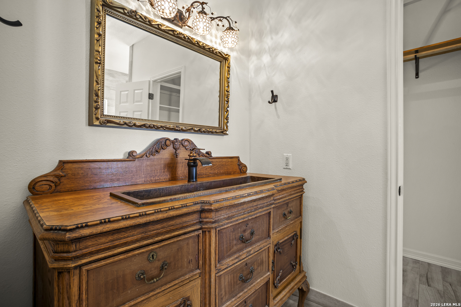 809 County Road 213 Mccoy TX 78113