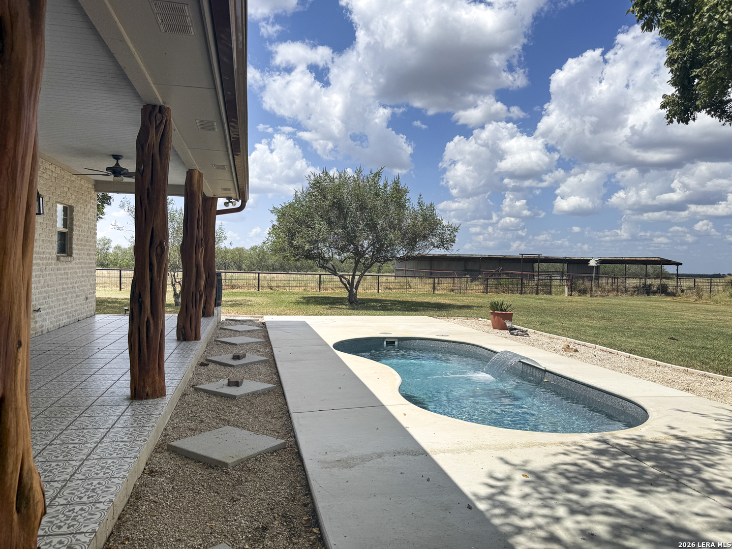 809 County Road 213 Mccoy TX 78113