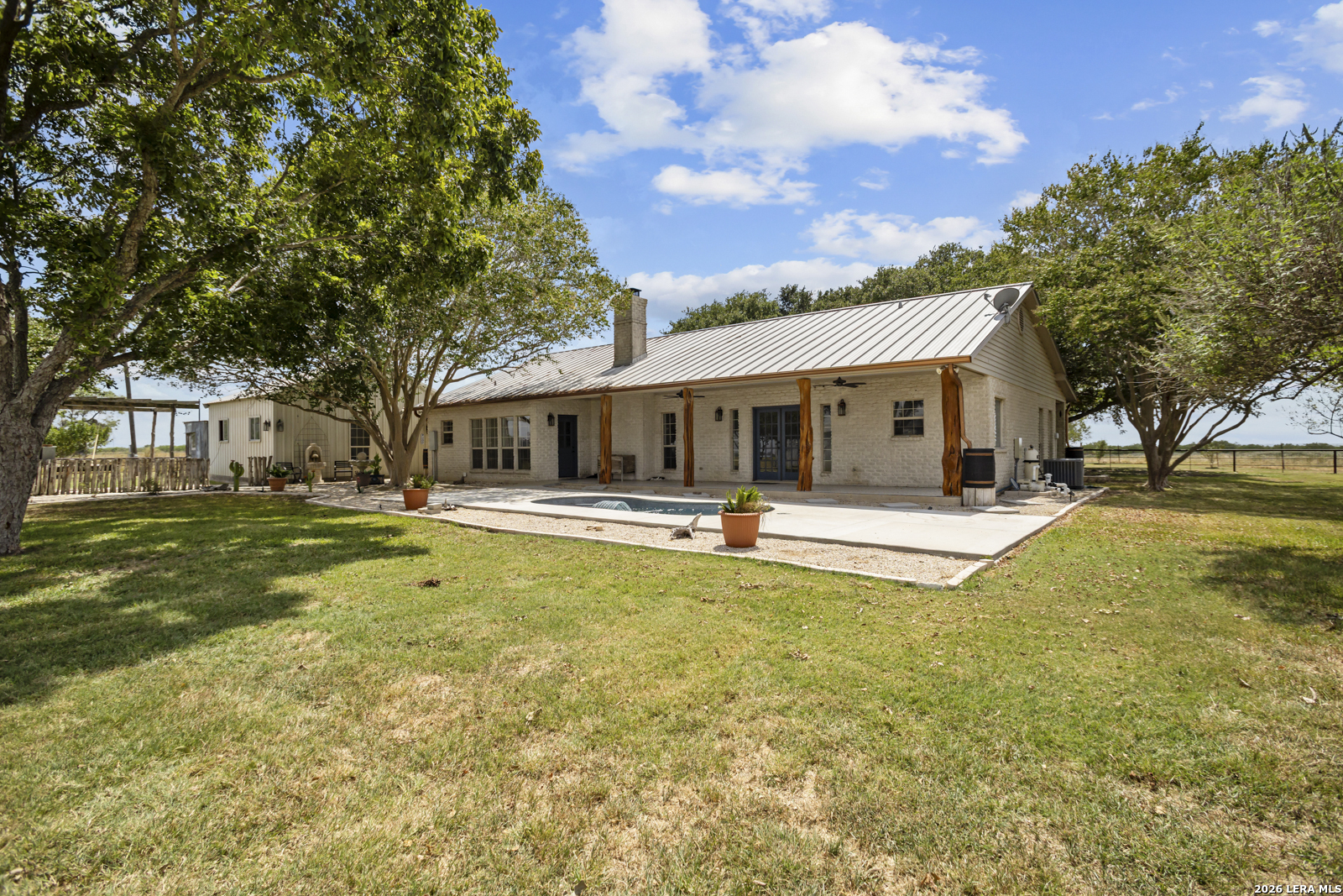 809 County Road 213 Mccoy TX 78113