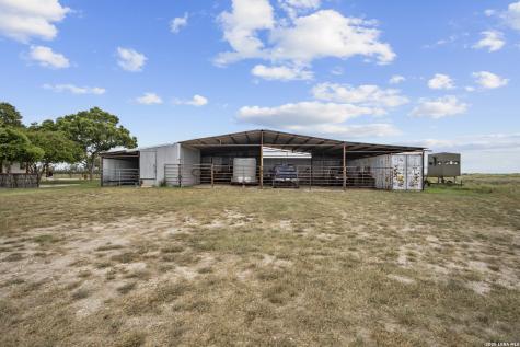809 County Road 213 Mccoy TX 78113