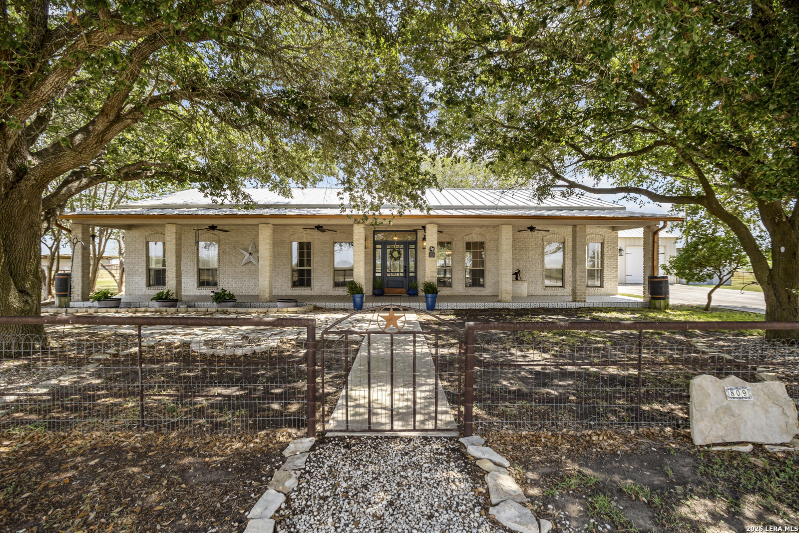 809 County Road 213 Mccoy TX 78113