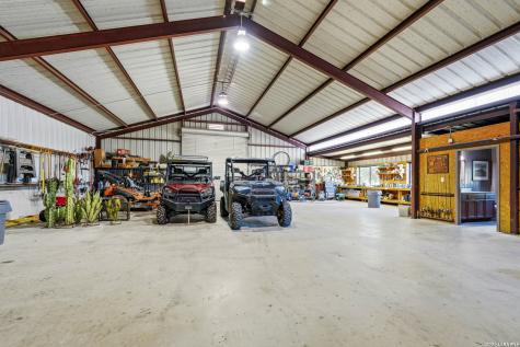 106 County Road 253 Poth TX 78147
