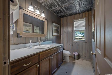 106 County Road 253 Poth TX 78147