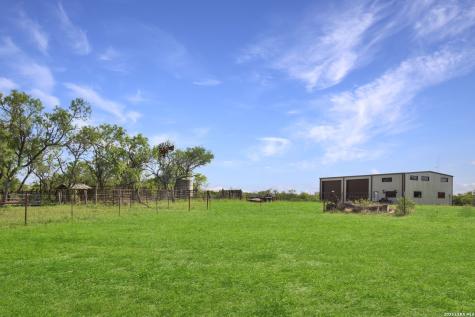 4225 Mineral Cemetery Road Beeville TX 78102