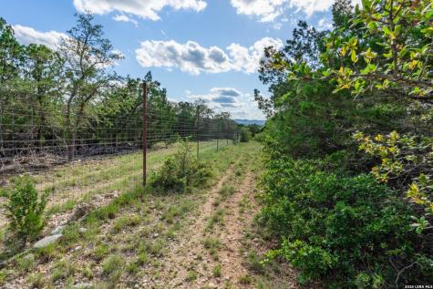 992 Bunk Road Utopia TX 78884