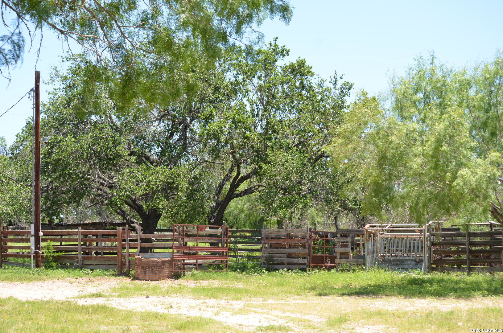 1140 County Road 765 Moore TX 78057