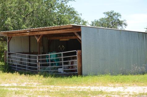 1140 County Road 765 Moore TX 78057