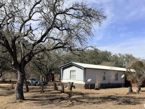 1140 County Road 765 Moore TX 78057