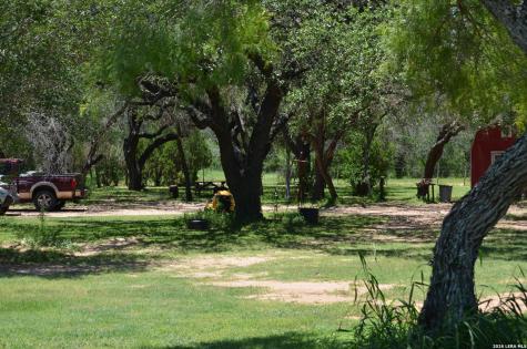 1140 County Road 765 Moore TX 78057