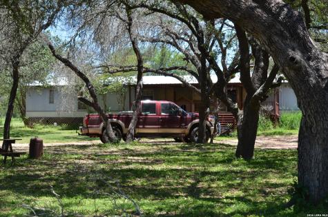 1140 County Road 765 Moore TX 78057
