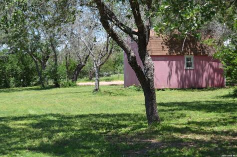 1140 County Road 765 Moore TX 78057