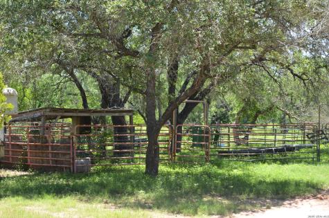 1140 County Road 765 Moore TX 78057