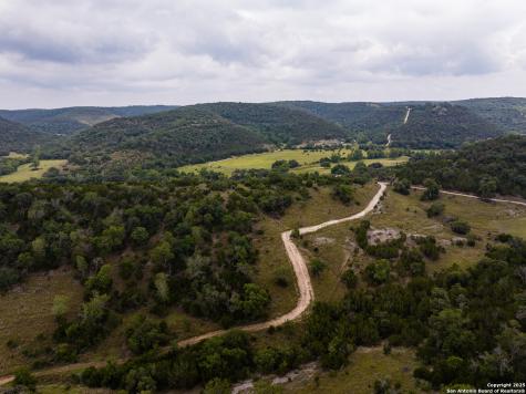 1634 Mickle Creek Medina TX 78005