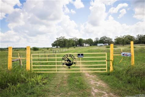 2031 County Road 438 Stockdale TX 78160