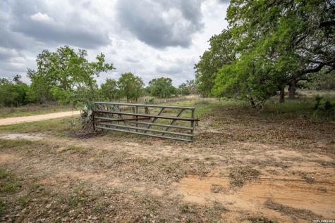 132 Roemer Lane W Floresville TX 78114