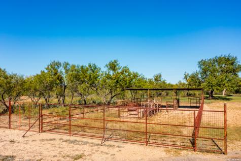 5529 Fm 140 Uvalde TX 78801