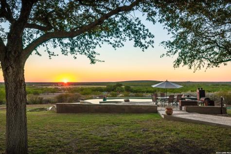 5529 Fm 140 Uvalde TX 78801