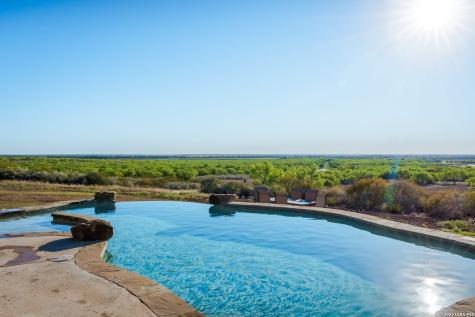 5529 Fm 140 Uvalde TX 78801