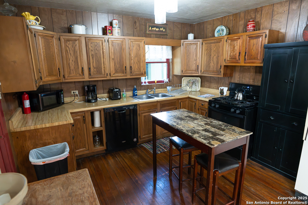 35298 Fm 187 Vanderpool TX 78885