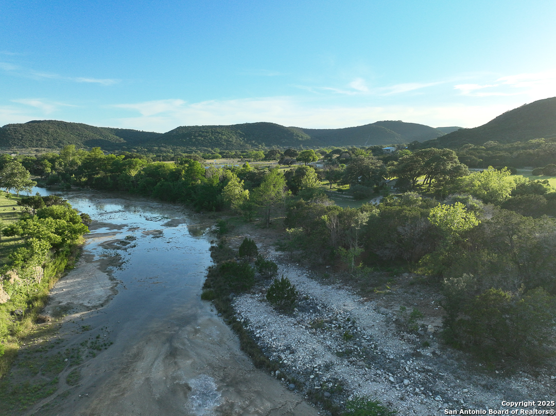 35298 Fm 187 Vanderpool TX 78885