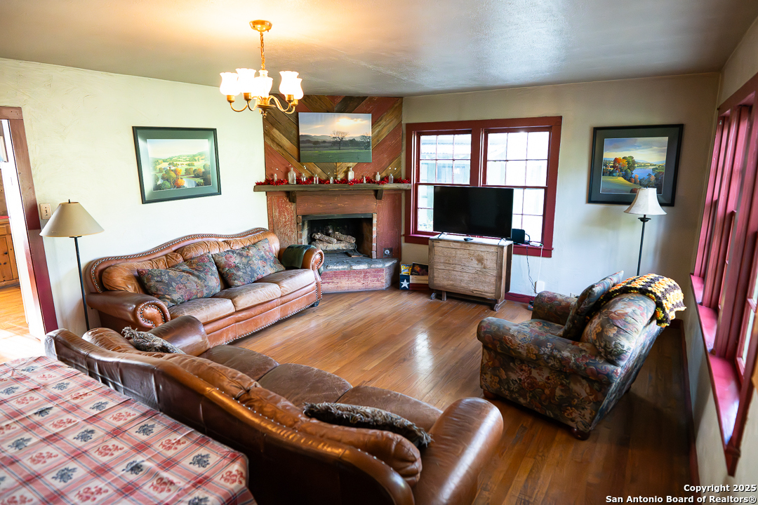 35298 Fm 187 Vanderpool TX 78885