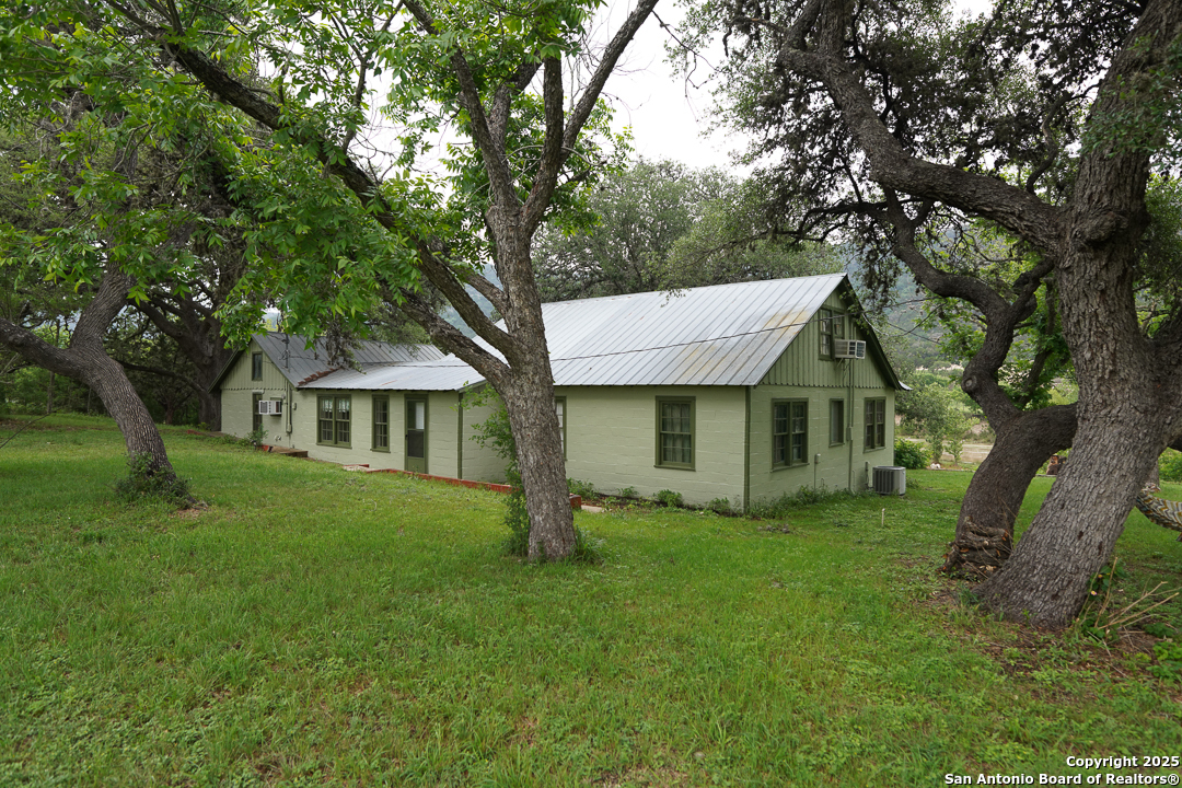 35298 Fm 187 Vanderpool TX 78885