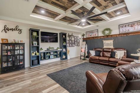 11089 Alternate 90 Seguin TX 78155