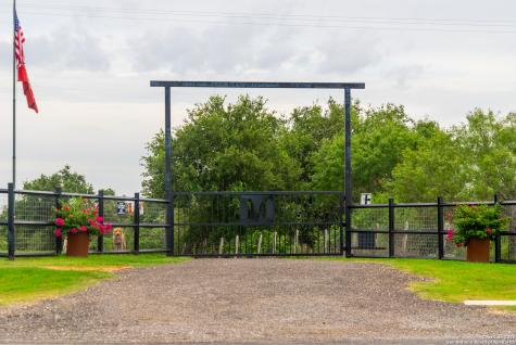 11089 Alternate 90 Seguin TX 78155