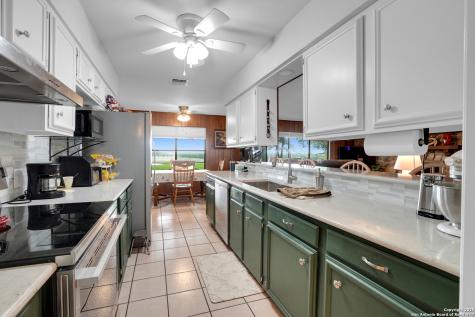 4555 S Ogden Poteet TX 78065