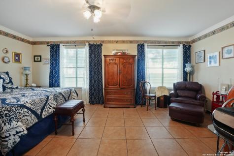 4555 S Ogden Poteet TX 78065