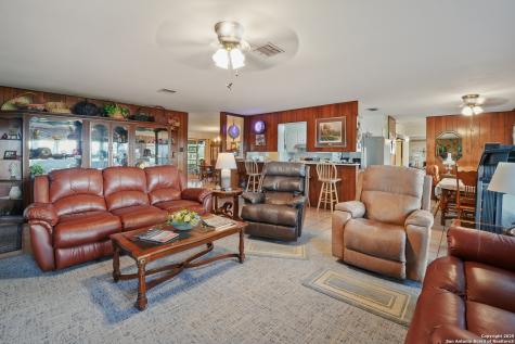 4555 S Ogden Poteet TX 78065