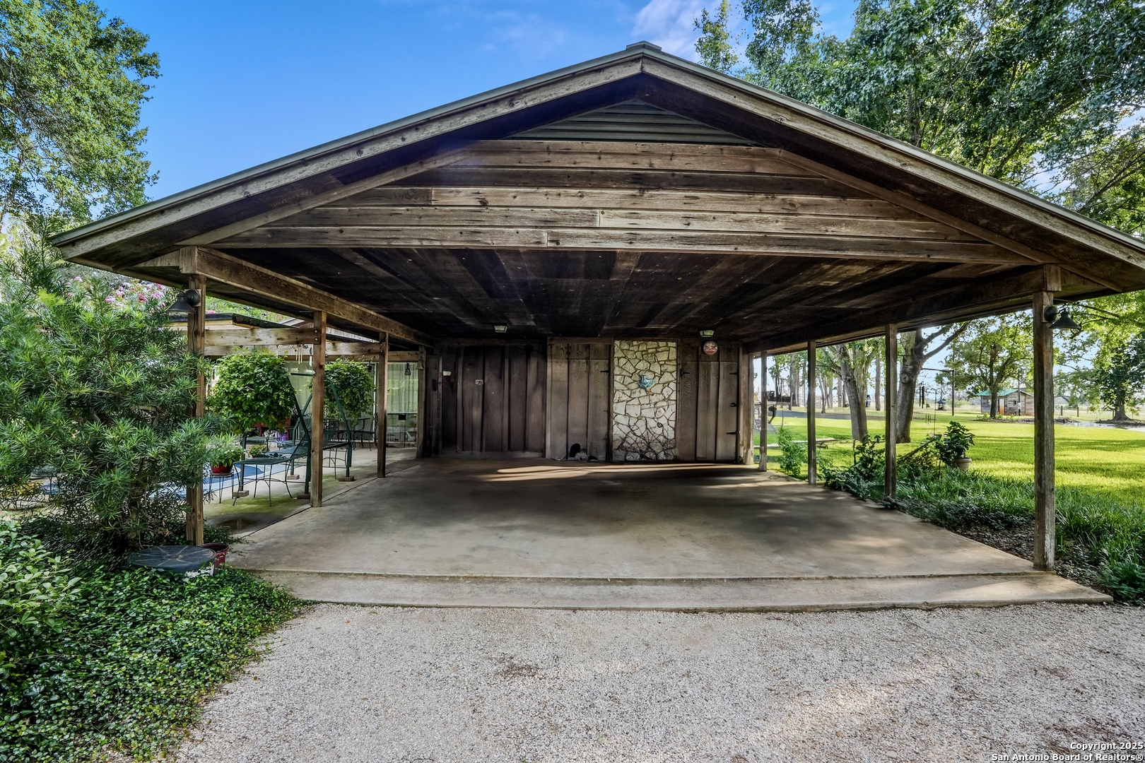 4555 S Ogden Poteet TX 78065