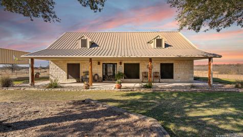 68 County Road 436 Harwood TX 78632
