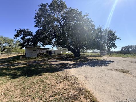 2880 2nd Pleasanton TX 78064