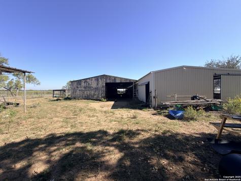 2880 2nd Pleasanton TX 78064