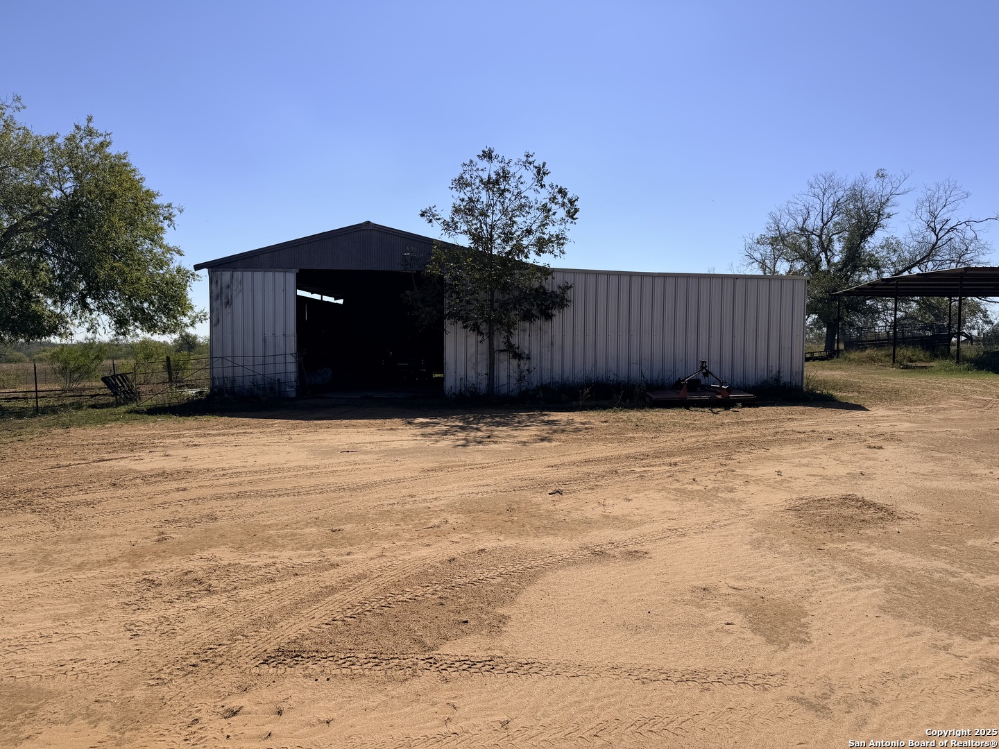 2880 2nd Pleasanton TX 78064