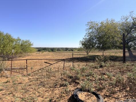 2880 2nd Pleasanton TX 78064