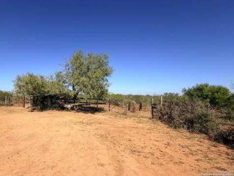 2880 2nd Pleasanton TX 78064
