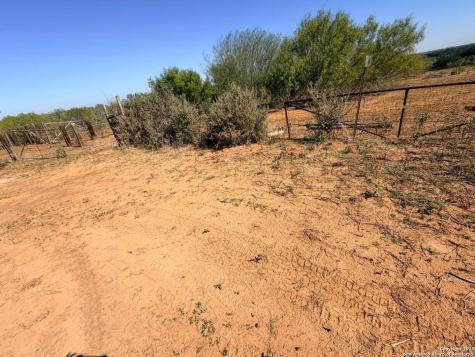 2880 2nd Pleasanton TX 78064