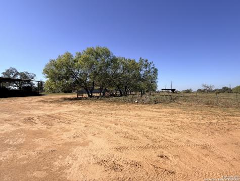 2880 2nd Pleasanton TX 78064