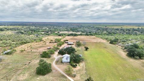 2880 2nd Pleasanton TX 78064