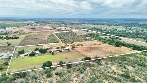 2880 2nd Pleasanton TX 78064