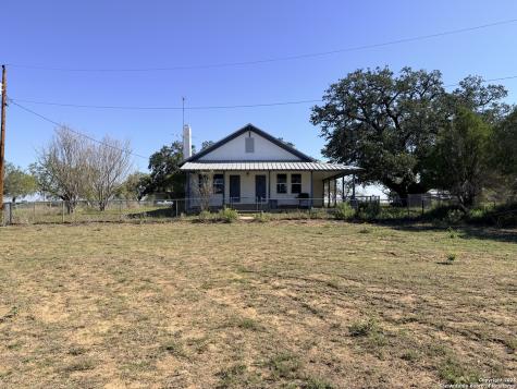 2880 2nd Pleasanton TX 78064
