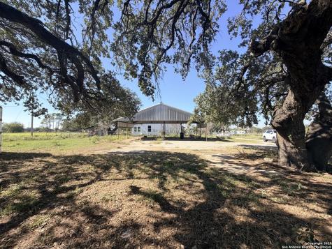 2880 2nd Pleasanton TX 78064