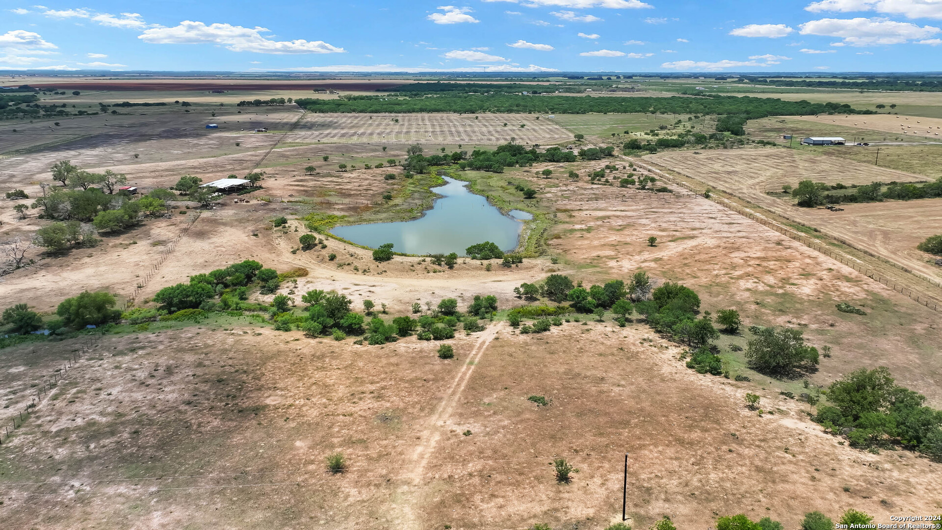 253 County Road 135 Floresville TX 78114