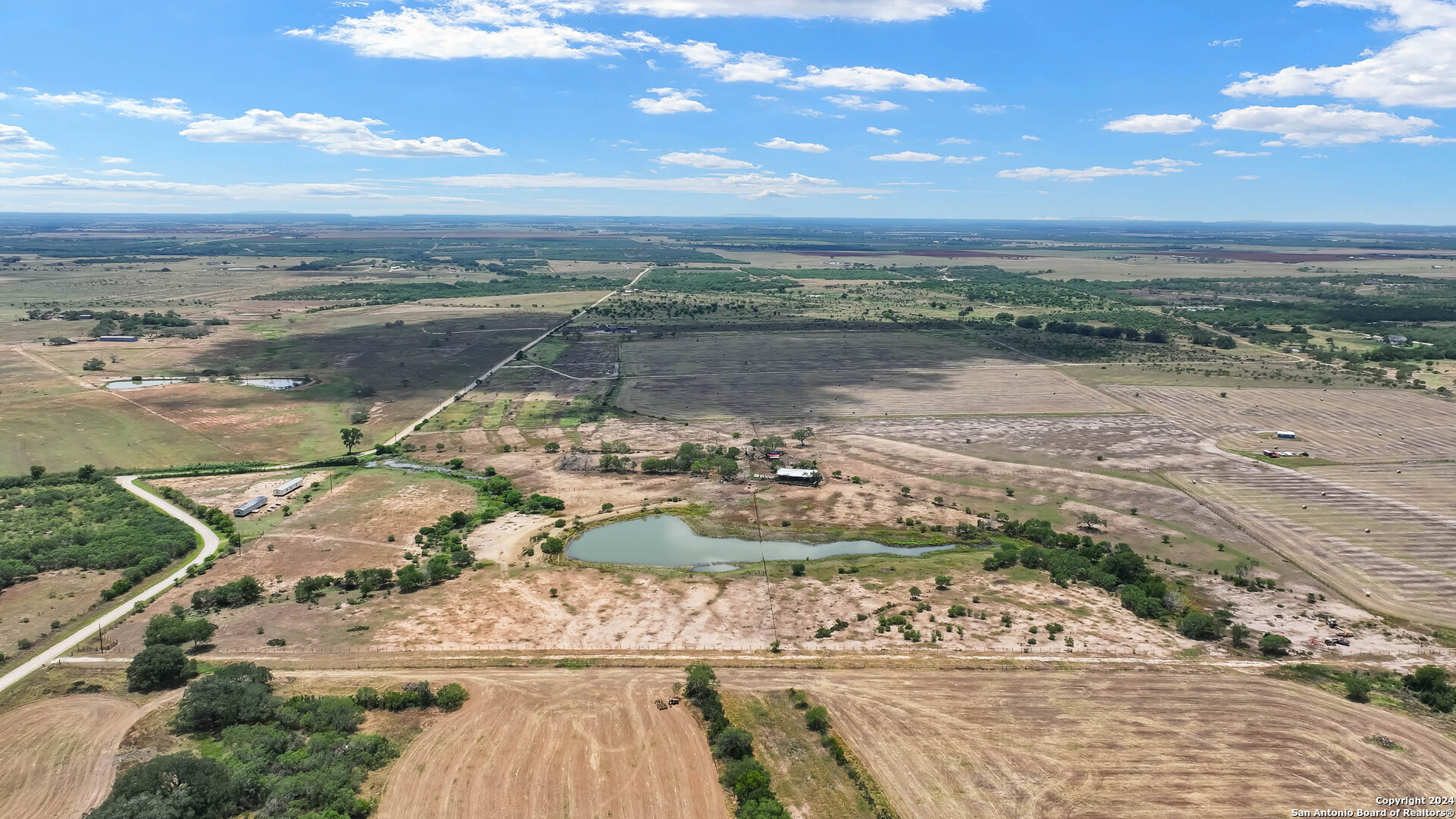 253 County Road 135 Floresville TX 78114