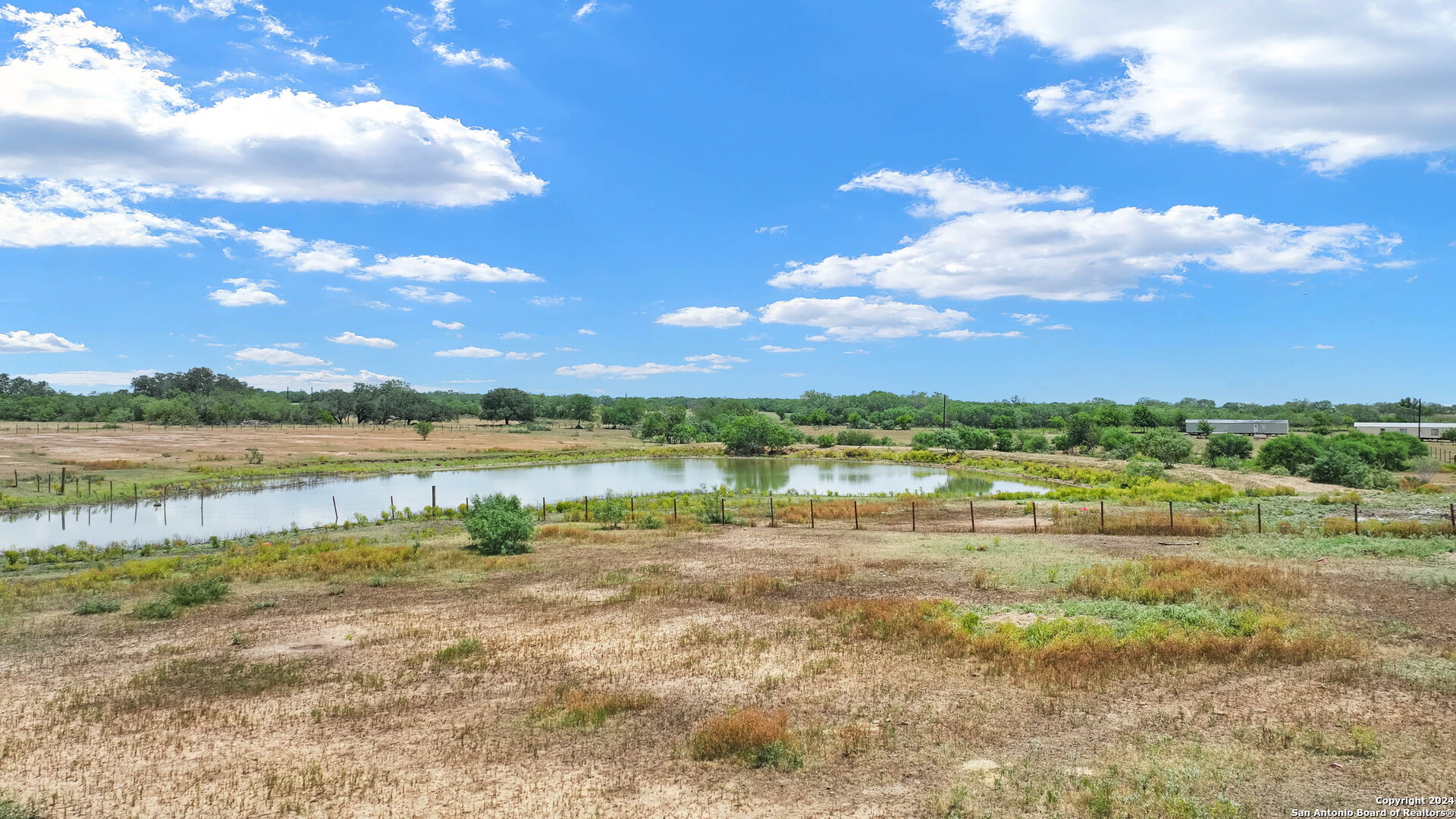 253 County Road 135 Floresville TX 78114