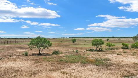 253 County Road 135 Floresville TX 78114