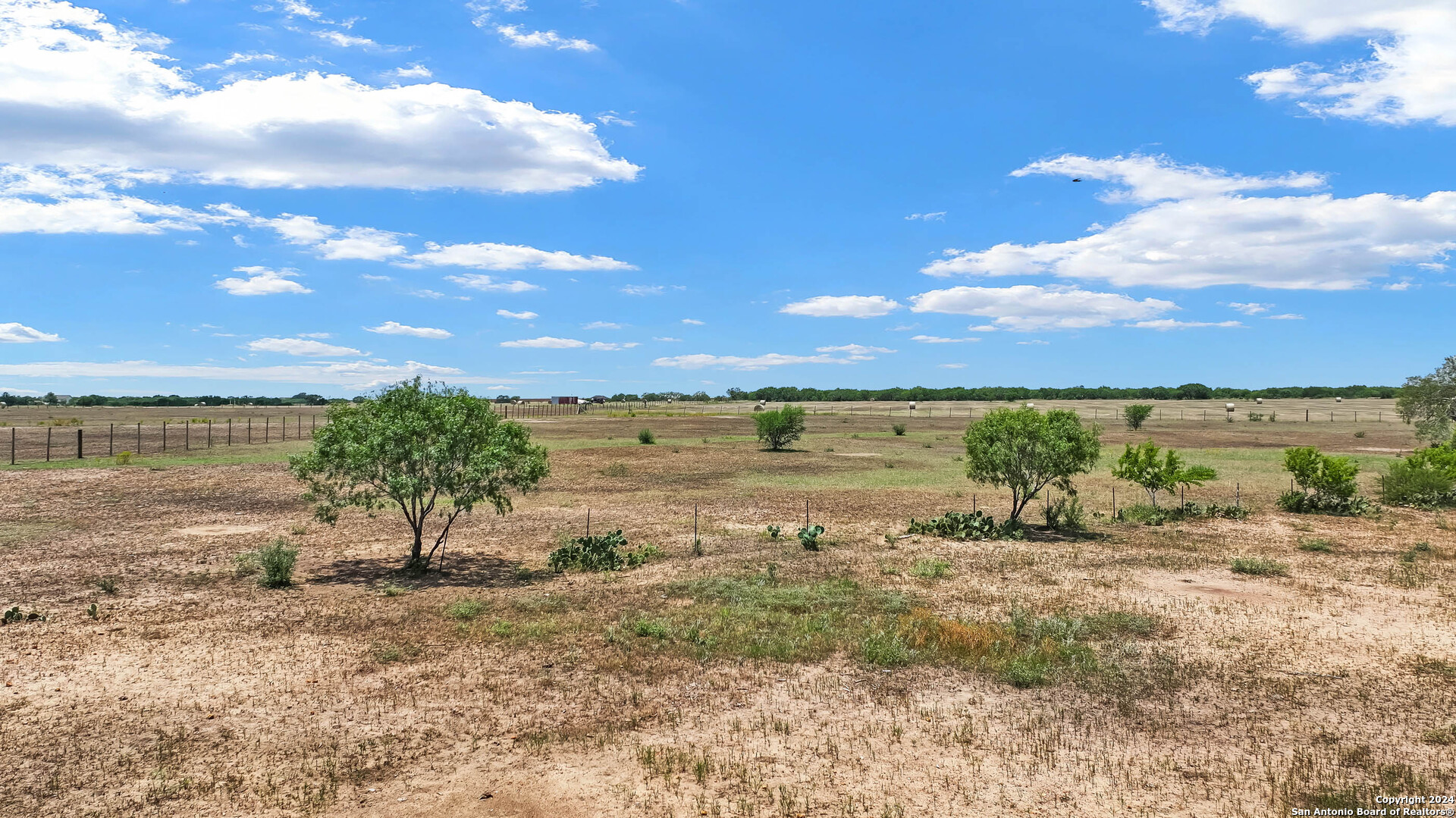 253 County Road 135 Floresville TX 78114