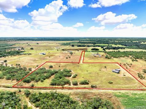 1290 County Road 122 Floresville TX 78114